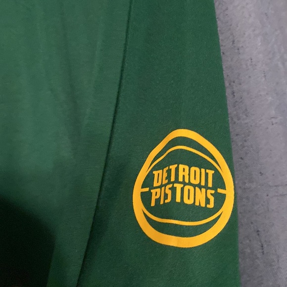 Detroit Pistons/ Wayne State University Game night Quarter Zip - Picture 4 of 6